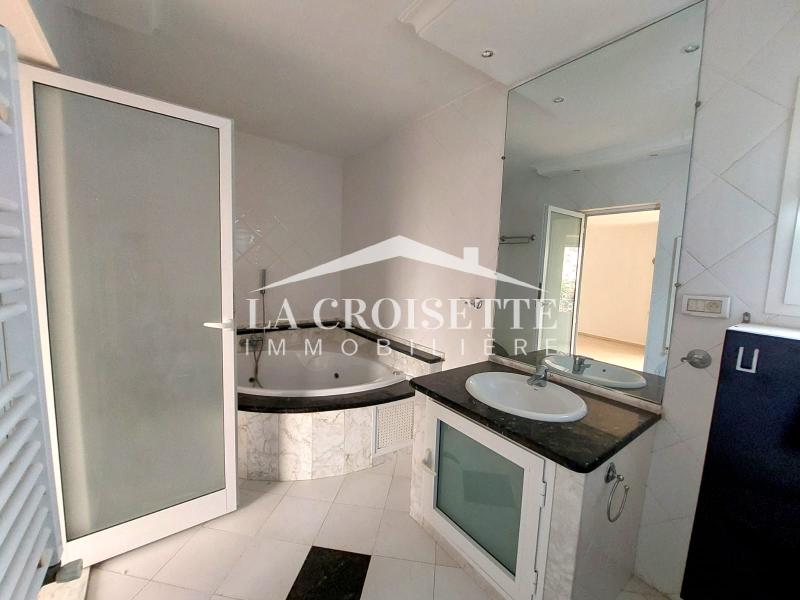 Etage de villa S+3 à La Marsa